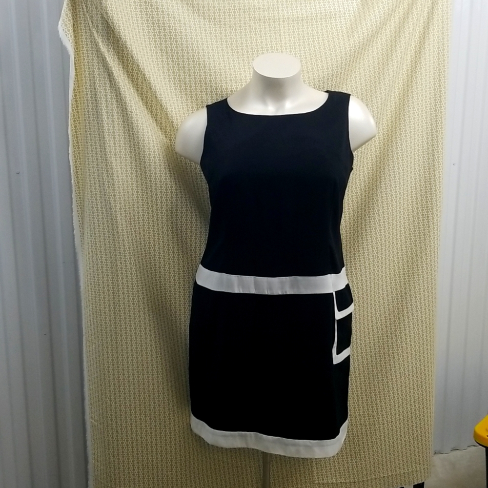 🎉HP🎉Metrostyle Black and White Dress